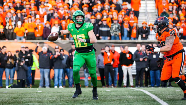 Bo Nix Oregon State Throw on Run